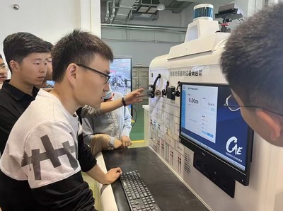 汽車工程系成功舉辦智能網(wǎng)聯(lián)汽車實訓設(shè)備專項培訓，深化通信與自動控制技術(shù)研究